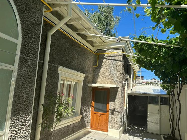 Casa de vanzare din caramida cu 5 camere , baie, bucatarie, beci , in perfevta stare. - 5