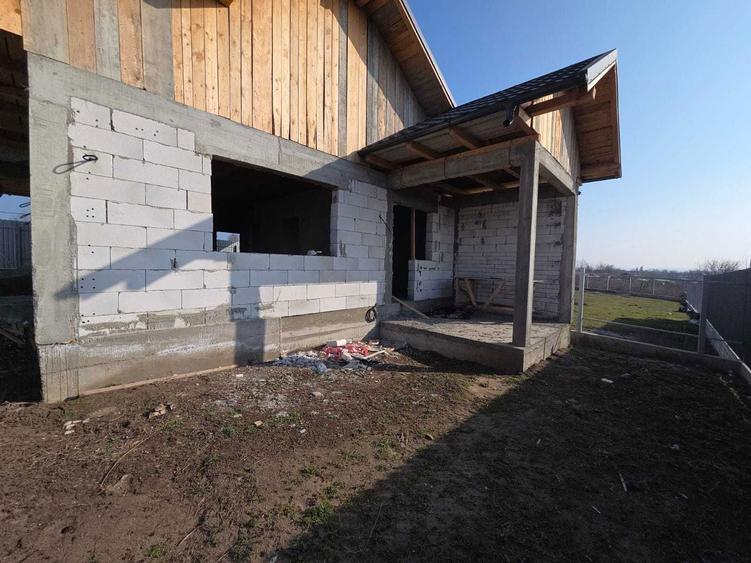 Case la rosu in Tulucesti - 1