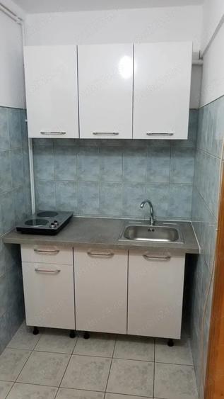 Inchiriez camera de camin cu bucatarie si baie - 8