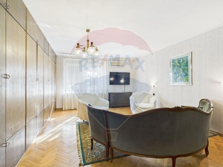 Vilă spectaculoasă în Balotești, curte 5000 mp si piscina interioara - 24