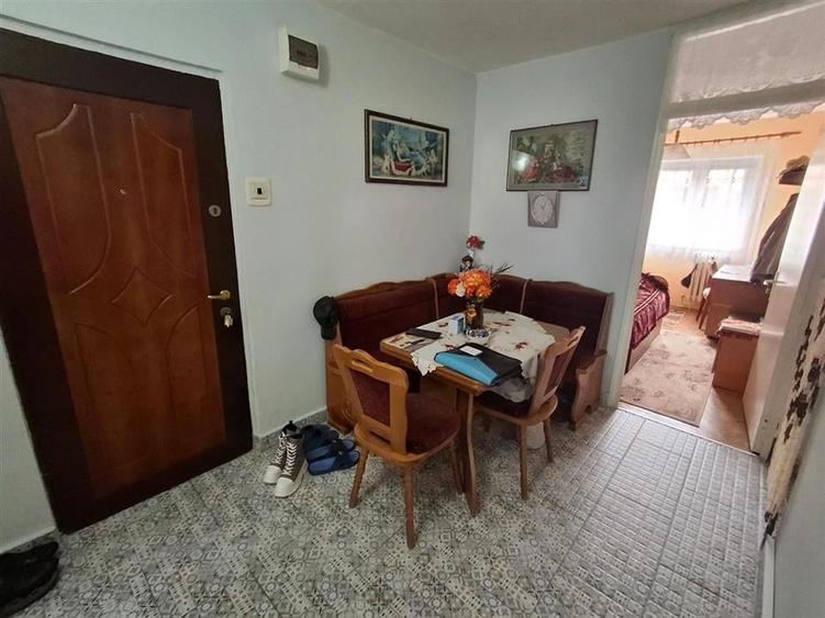 Apartament 3 camere decomandat 2 balcoane pivnita zona Valea Aurie - 6