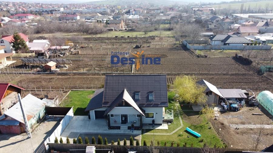 CENTRU MIROSLAVA 180mp utili, 1000 mp teren, 299,900 EURO - 9