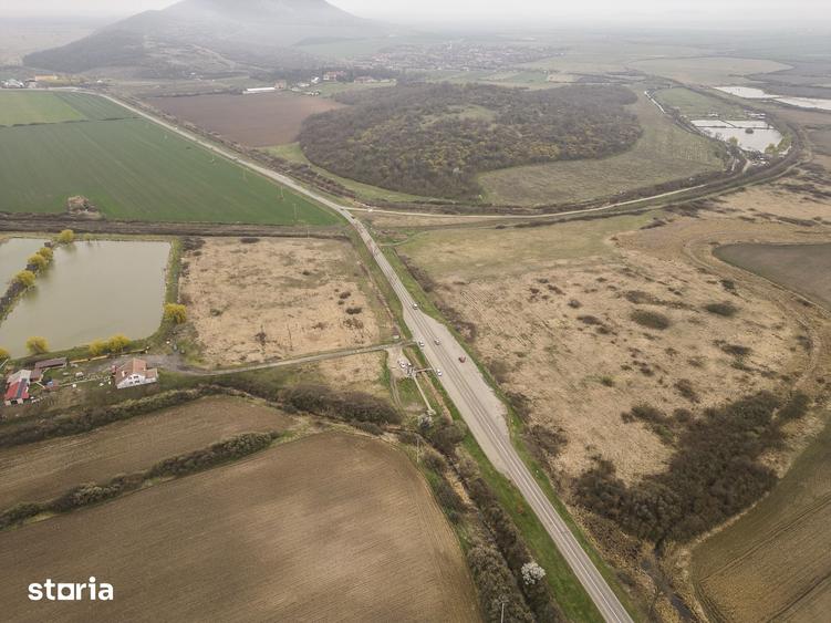 Teren de 8600 mp, în Ineu