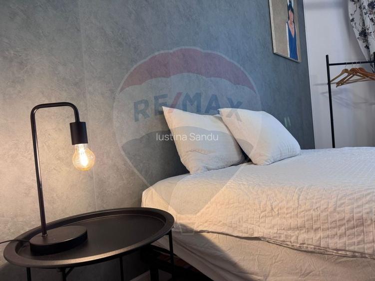 De inchiriat -Studio dublu in cladire interbelica - ultracentral