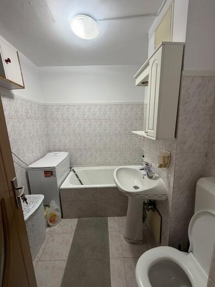 Apartament cu 2 camere decomandat în Tractorul