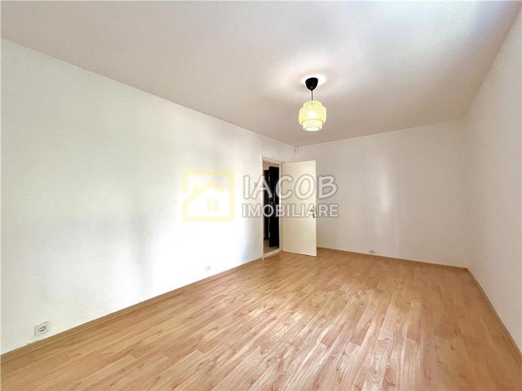 Apartament cu 3 camere decomandat, mobilat în 9 Mai