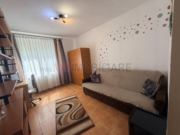 Apartament cu 3 camere semidecomandat în Colentina