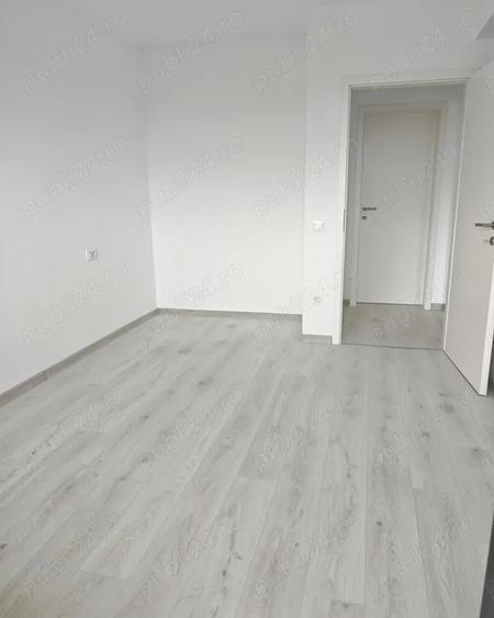 Apartament cu 2 camere decomandat în Tractorul