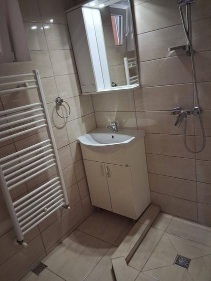 Casă individuală cu 3 camere decomandat cu Canalizare în UMT