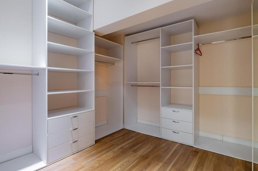 Penthouse cu 5 camere decomandat, mobilat în Central