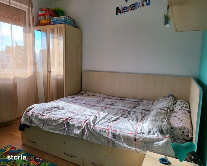Apartament cu 4 camere decomandat în Calea București