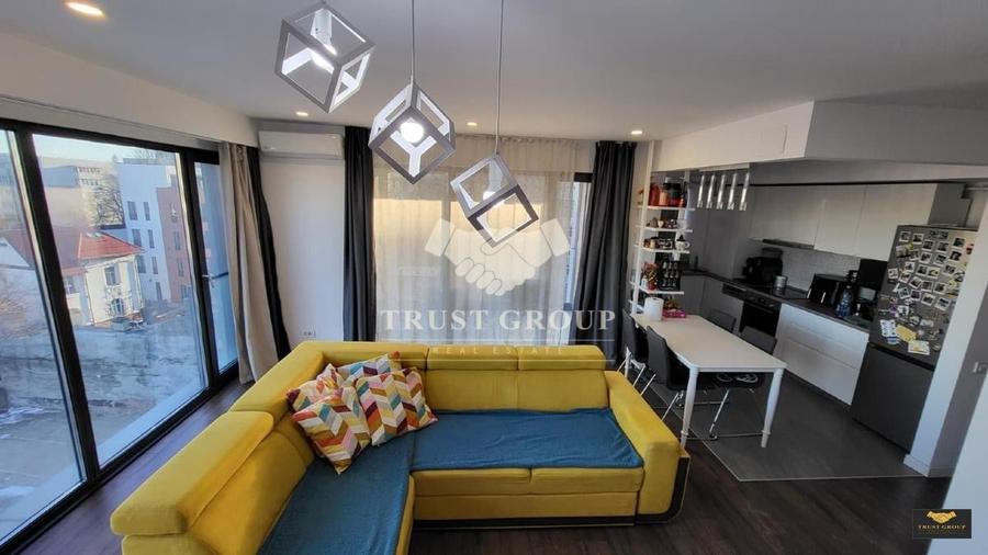 Apartament cu 3 camere decomandat, mobilat în Victoriei