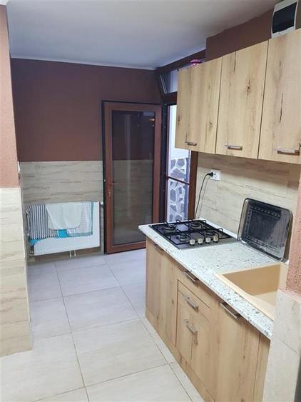 Casă cu 7 camere cu Teren 5000 Mp în Bulzeștii de Sus