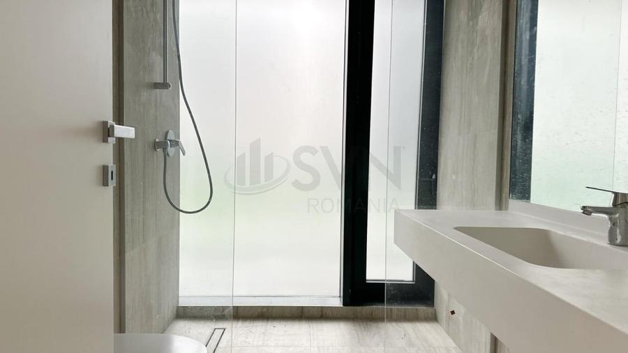 Apartament cu 3 camere semidecomandat în Floreasca