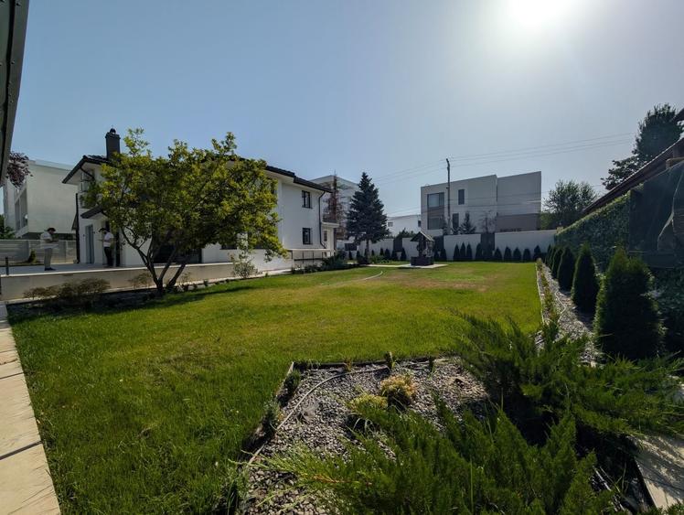 Casă individuală cu 10 camere cu Canalizare în Iancu Nicolae