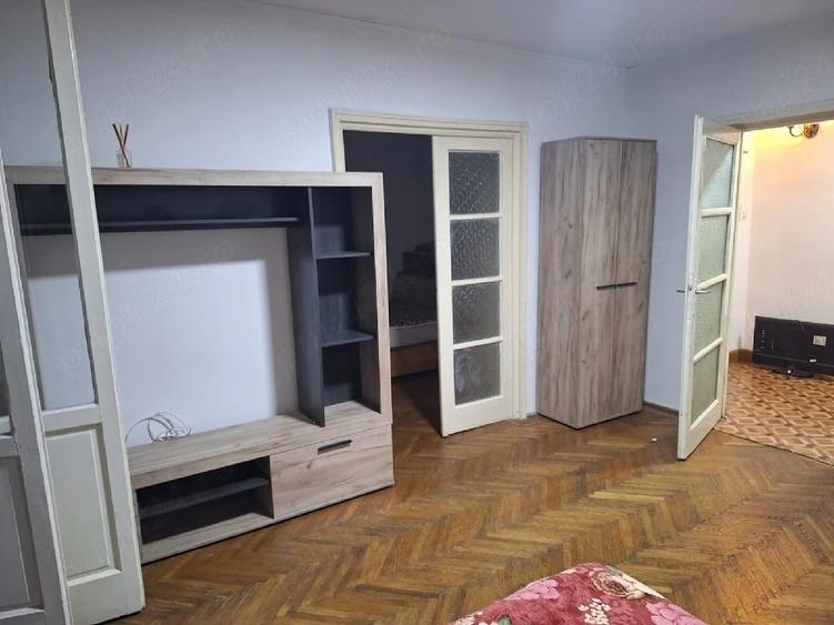 Apartament cu 3 camere semidecomandat în Central