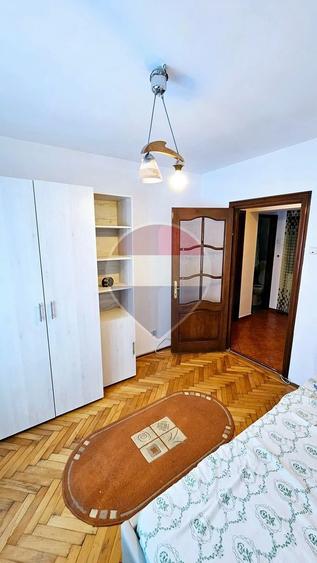 Apartament cu 3 camere decomandat, mobilat în Precista