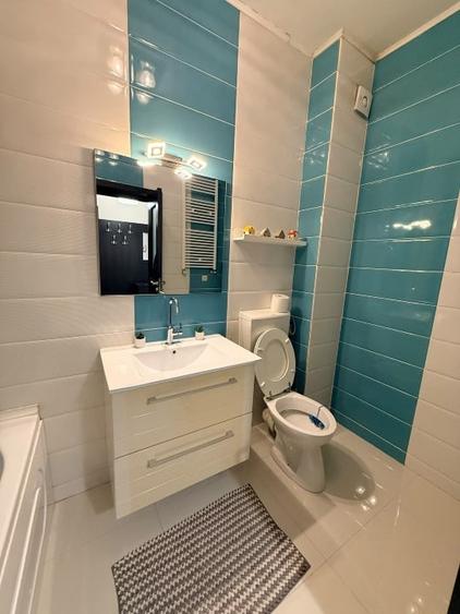 Apartament cu 3 camere decomandat, mobilat în Roșu