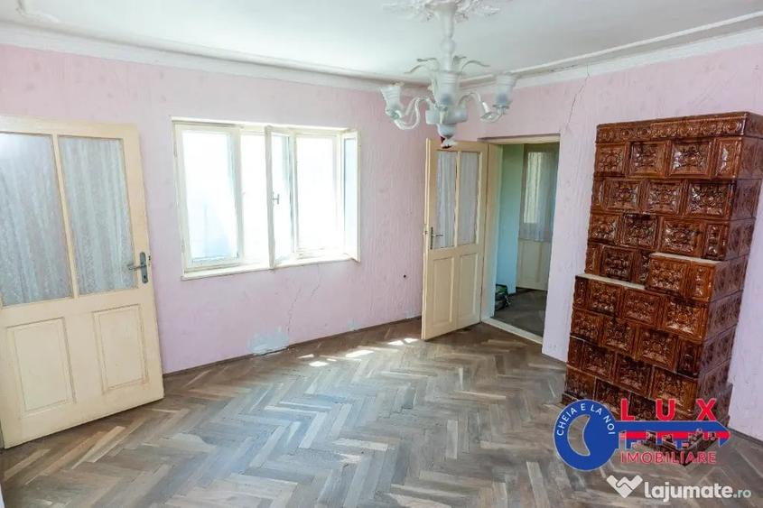 Casă cu 7 camere cu Teren 425 Mp în Păcii