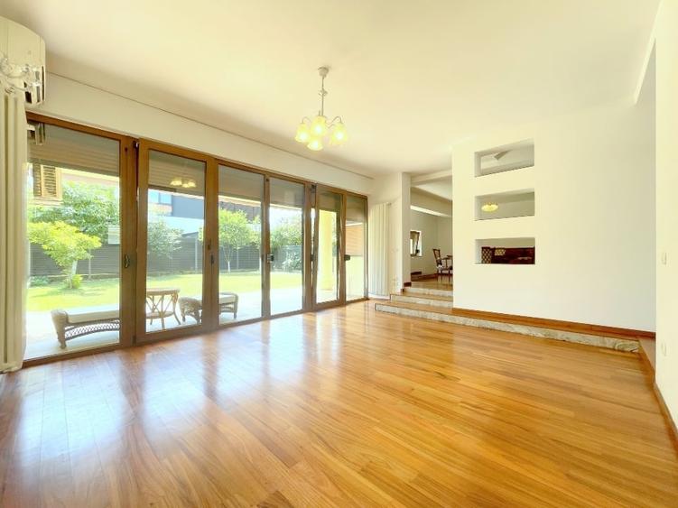 Duplex cu 5 camere cu Canalizare în Torontalului