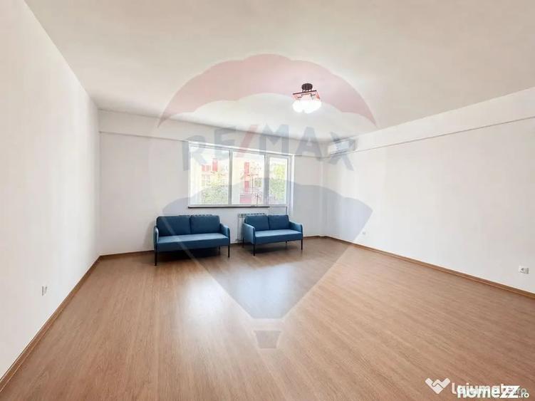 Casă cu 6 camere cu Teren 180 Mp în Giulești