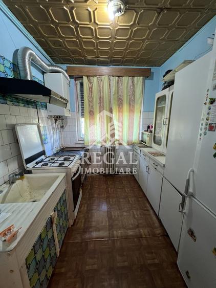 Apartament cu 3 camere decomandat, mobilat în Central