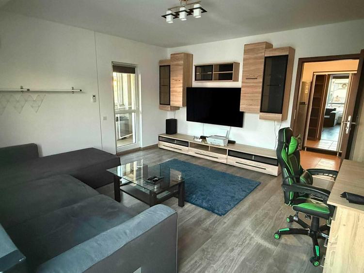 Apartament cu 2 camere decomandat în Apărătorii Patriei
