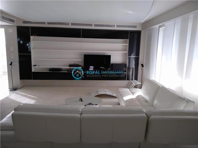 Apartament cu 3 camere decomandat, mobilat în Central