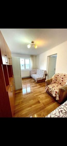 Inchiriez apartament 3camere - 4
