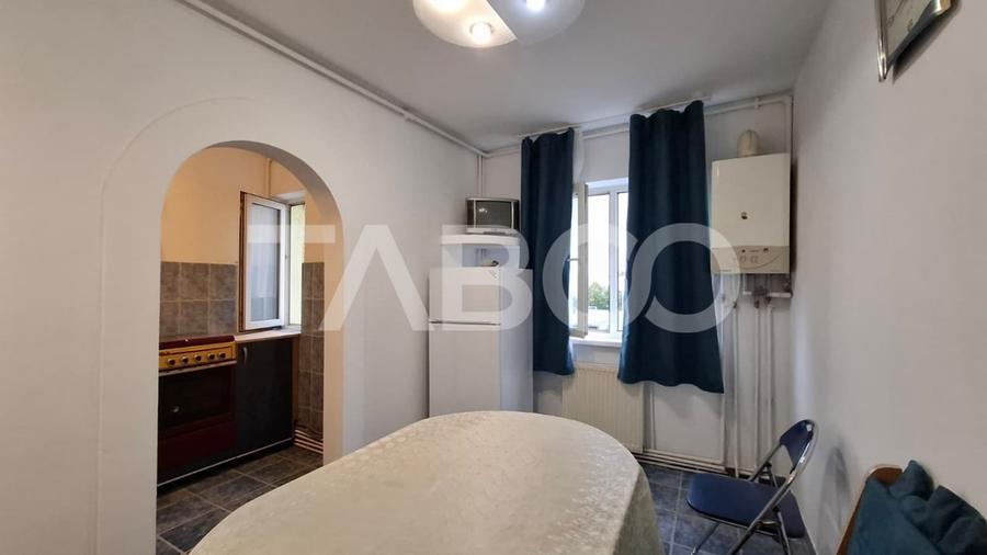 Apartament cu 3 camere semidecomandat, mobilat în Vasile Aaron
