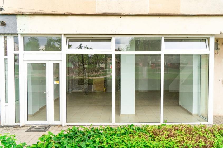 Spațiu comercial, de 200 mp, în Turț