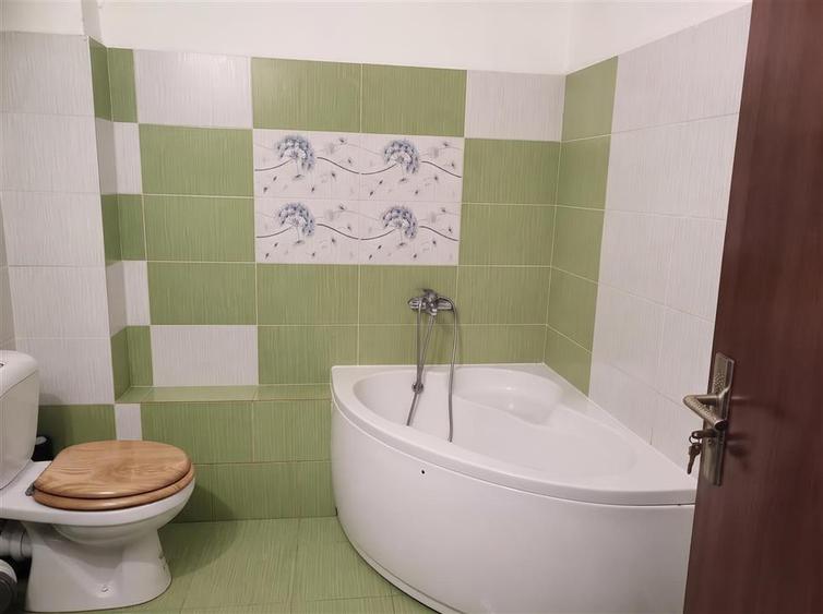 Apartament cu 4 camere decomandat în George Enescu