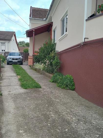 Casă cu 5 camere cu Teren 1579 Mp în Central