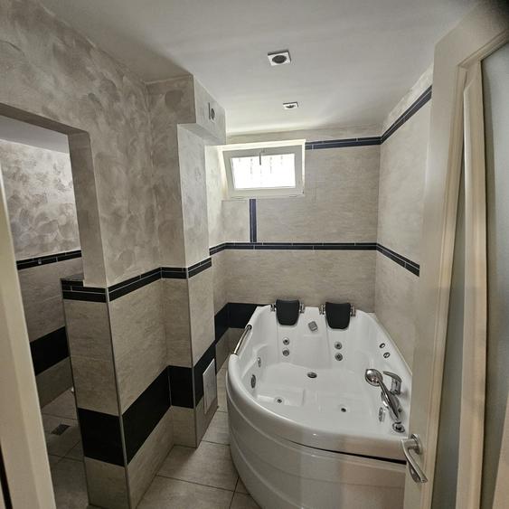 Apartament cu 3 camere decomandat în Mărăței