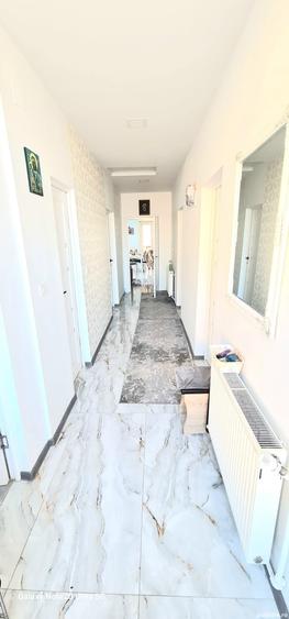 Vand casa cu 4 camere, zona centrala Hunedoara, renovata, mobilata si utilata - 2