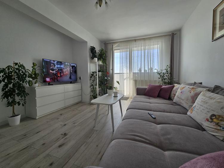 Vand apartament cu 3 camere - 1