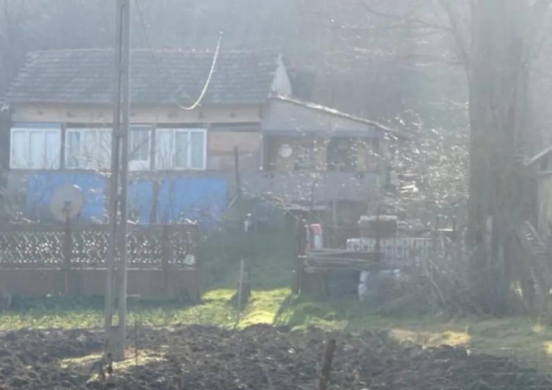 Teren 2.038 mp + Casa 50 mp de vanzare Sat Luncsoru, C - 3