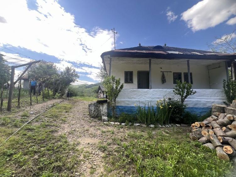casa de vanzare in apropiere de valeni de munte - 1