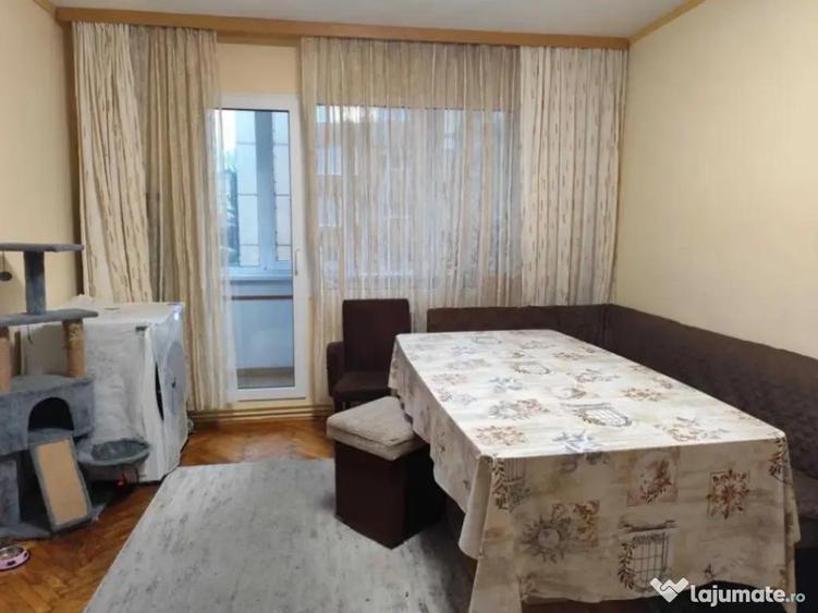 Apartament 3 camere, semidecomandat - zona Astra - 1