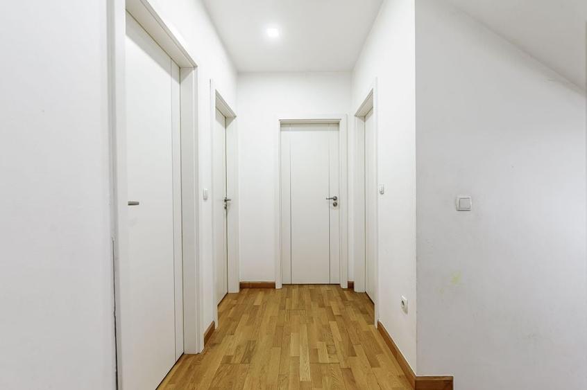 Casa spatioasa de vanzare &icirc;n Bujac , 3 bai, 5 camere, super pret! - 2