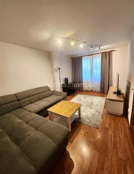 Trei camere cu doua bai, mobilat si utilat complet Centrul civic, Brasov Trei camere cu doua bai, mobilat si utilat complet Centrul civic, Brasov