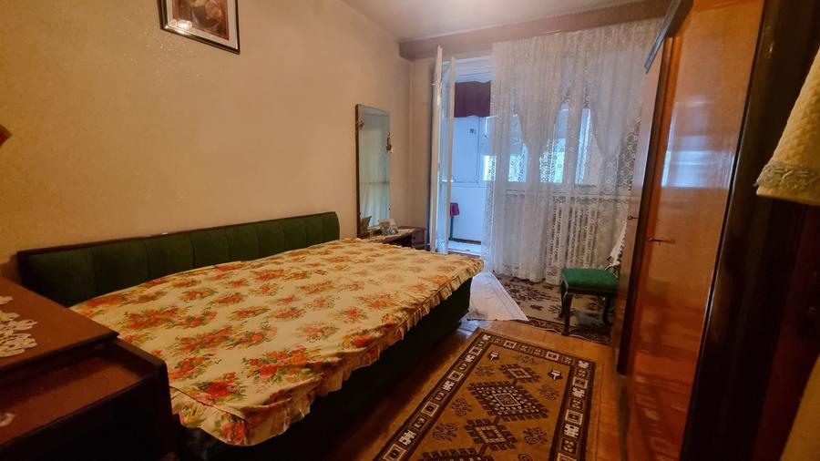 Apartament cu 3 camere semidecomandat în Iancului