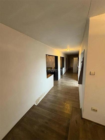 Bocsa Romana, Casa 8 Incaperi, Strada Principala. - 20