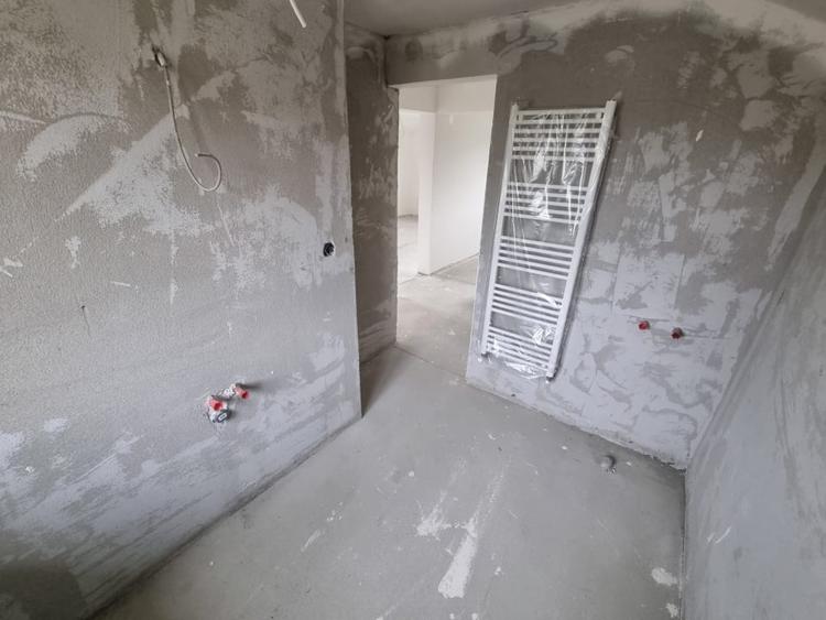 Casă individuală cu 4 camere cu Canalizare în Jucu