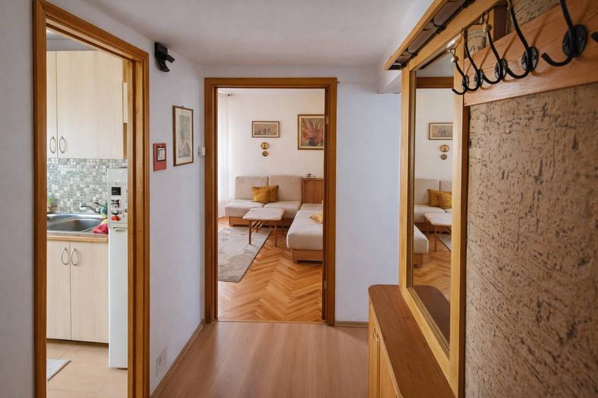 Apartament cu 3 camere decomandate, 68mp, mobilat si utilat, cu 2 bai si 2 balcoane, zona Interservi - 1