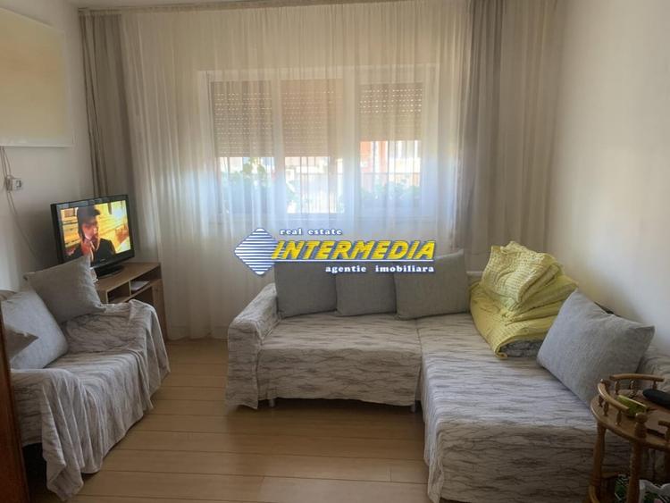 Casa de vanzare 5 camere teren aferent 1410 mp cu toate utilitatile zona Oarda - 2