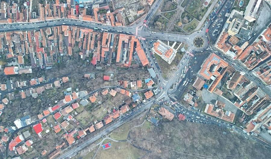 Teren intravilan, ultracentral. - 25