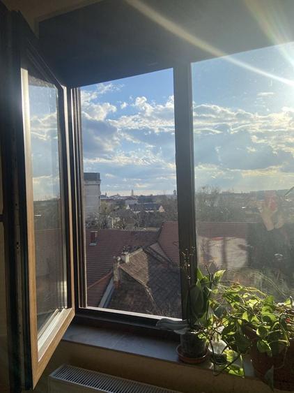 Apartament cu 3 camere, situat in centrul orasului 1 Julie - 1