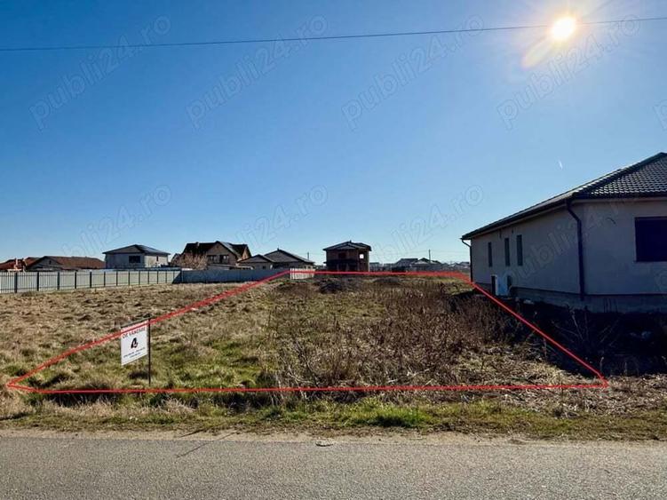 Teren intravilan 1063 mp Livada Sanleani fs.19 ml,cu utilitati(asfalt) - 1