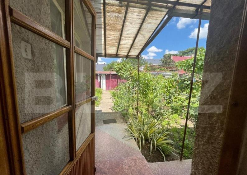 Casa cu 3 camere, 161 mp, cu curte comuna, zona-ultracentr - 1